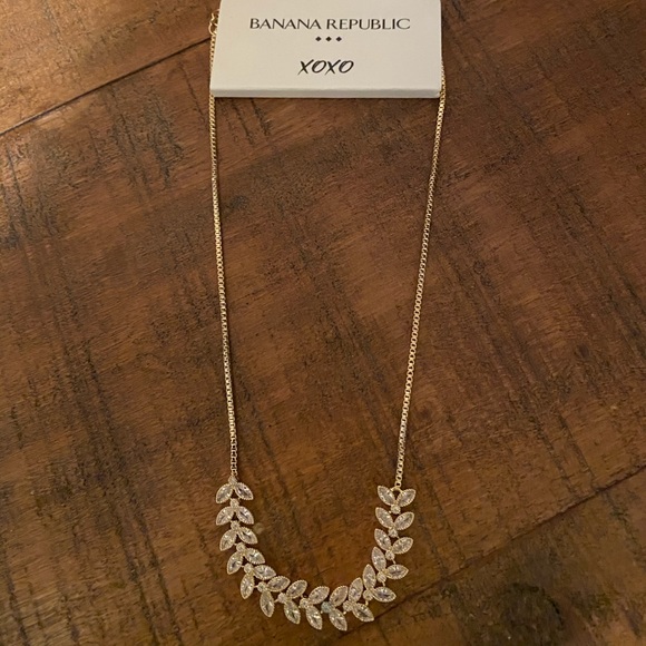 Banana Republic Leaf Garland Pull Through Necklace - Picture 5 of 5